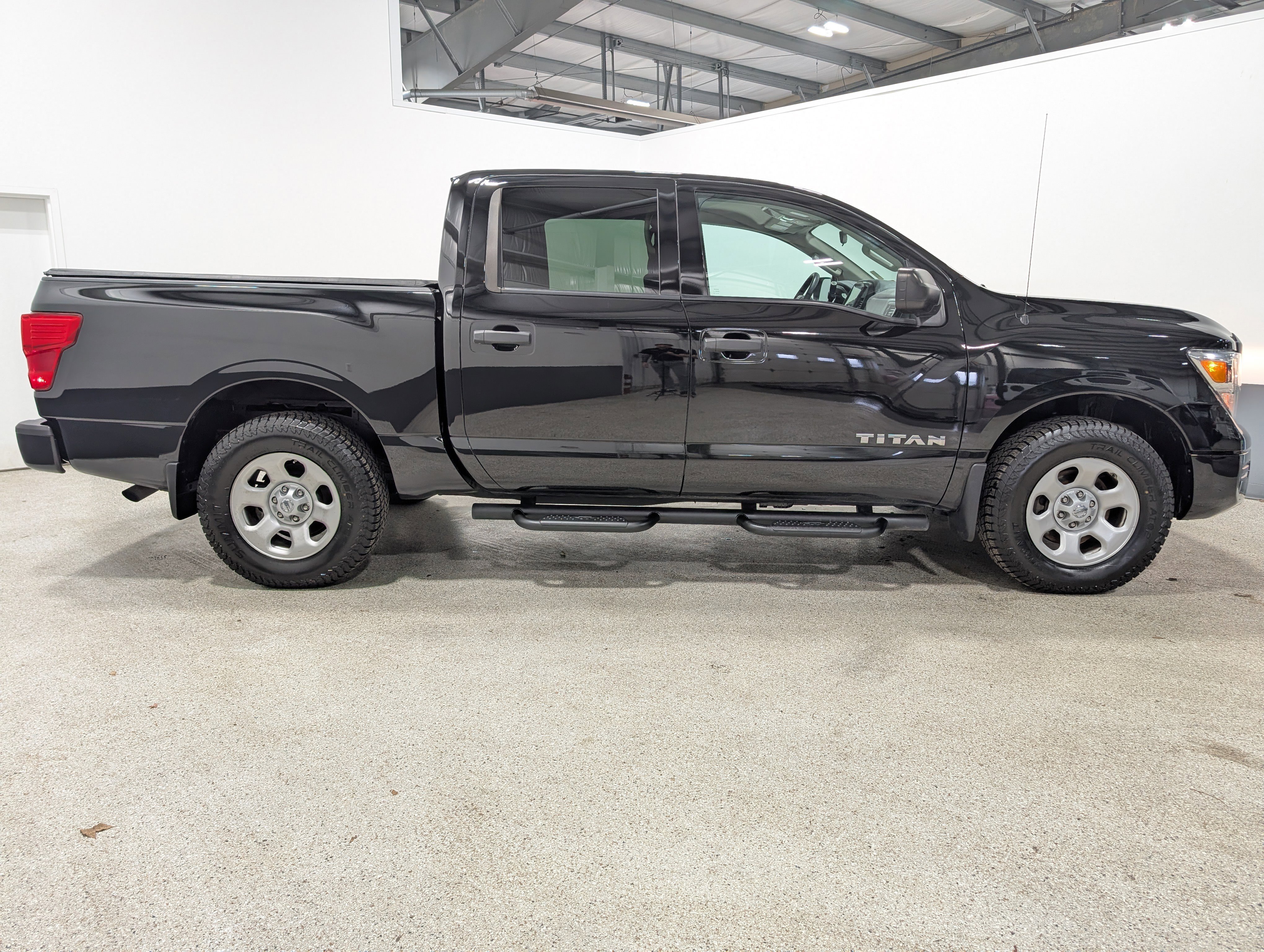 Used 2021 Nissan Titan S w/ S Utility Package image 2