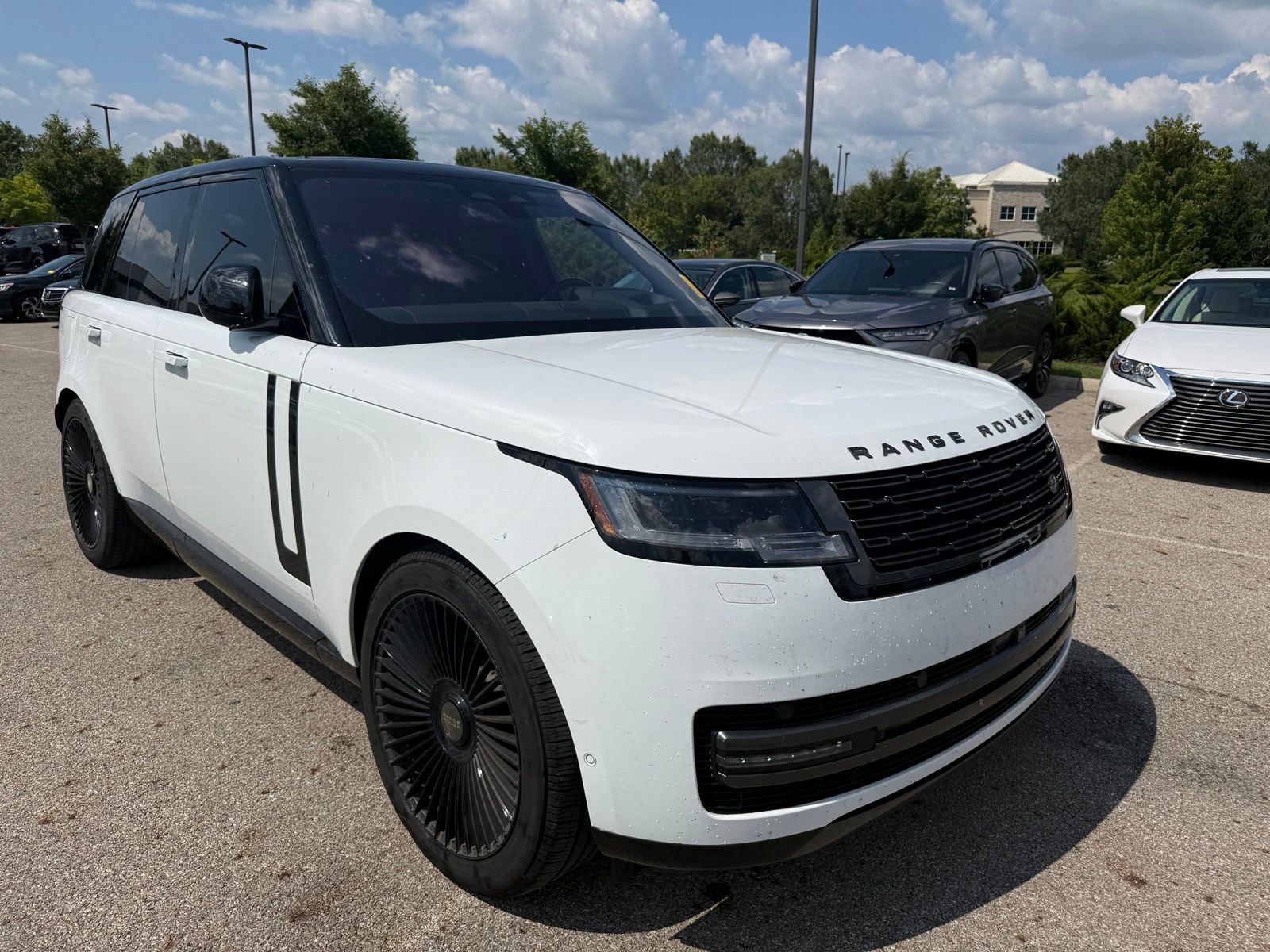 Used 2023 Land Rover Range Rover SE AWD/4WD image 3