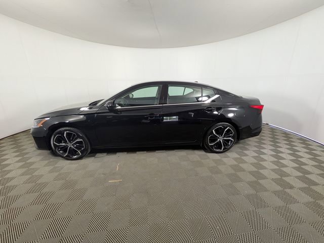 Used 2024 Nissan Altima 2.5 SR FWD image 14