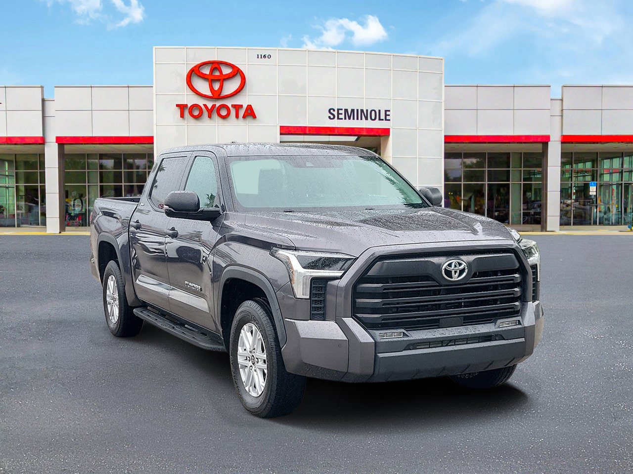 Used 2022 Toyota Tundra SR5 w/ SR5 Convenience Package AWD/4WD image 2