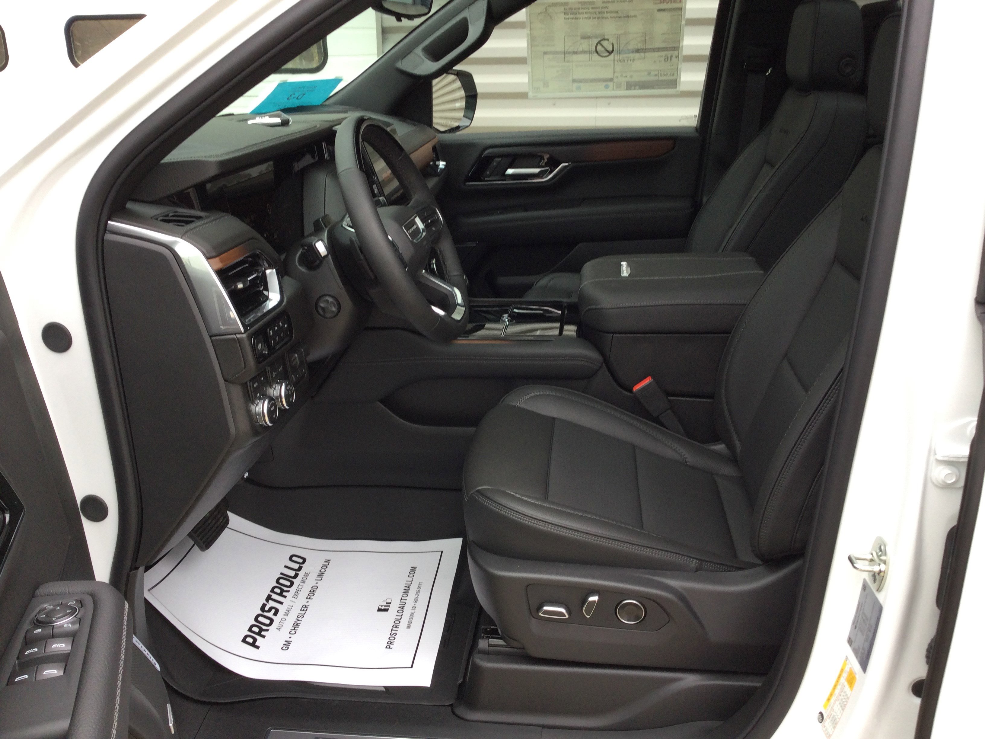 New 2026 GMC Yukon XL Denali w/ Denali Reserve Package image 10