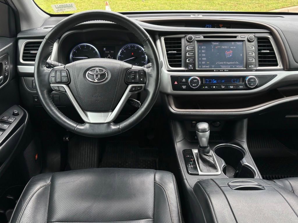 Used 2019 Toyota Highlander Limited Platinum FWD image 11