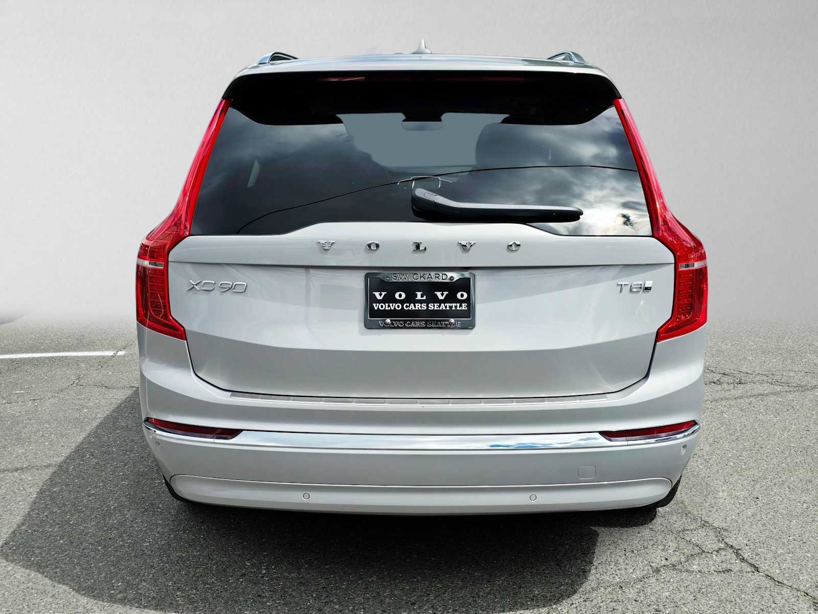 Certified 2025 Volvo XC90 T8 Plus w/ Protection Package Premier AWD/4WD image 4