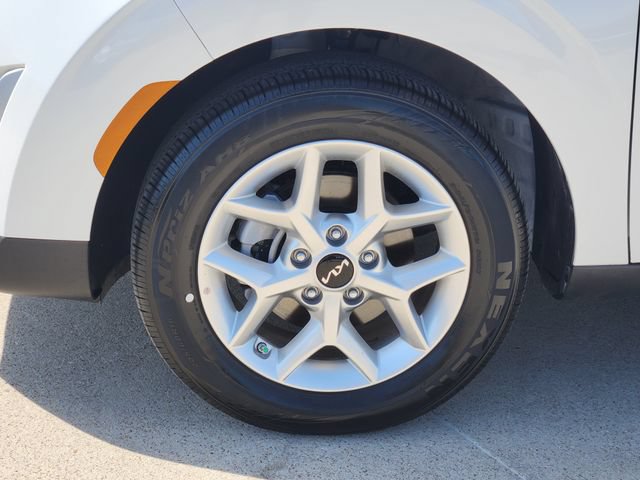Used 2025 Kia Soul LX w/ LX Technology Package FWD image 17