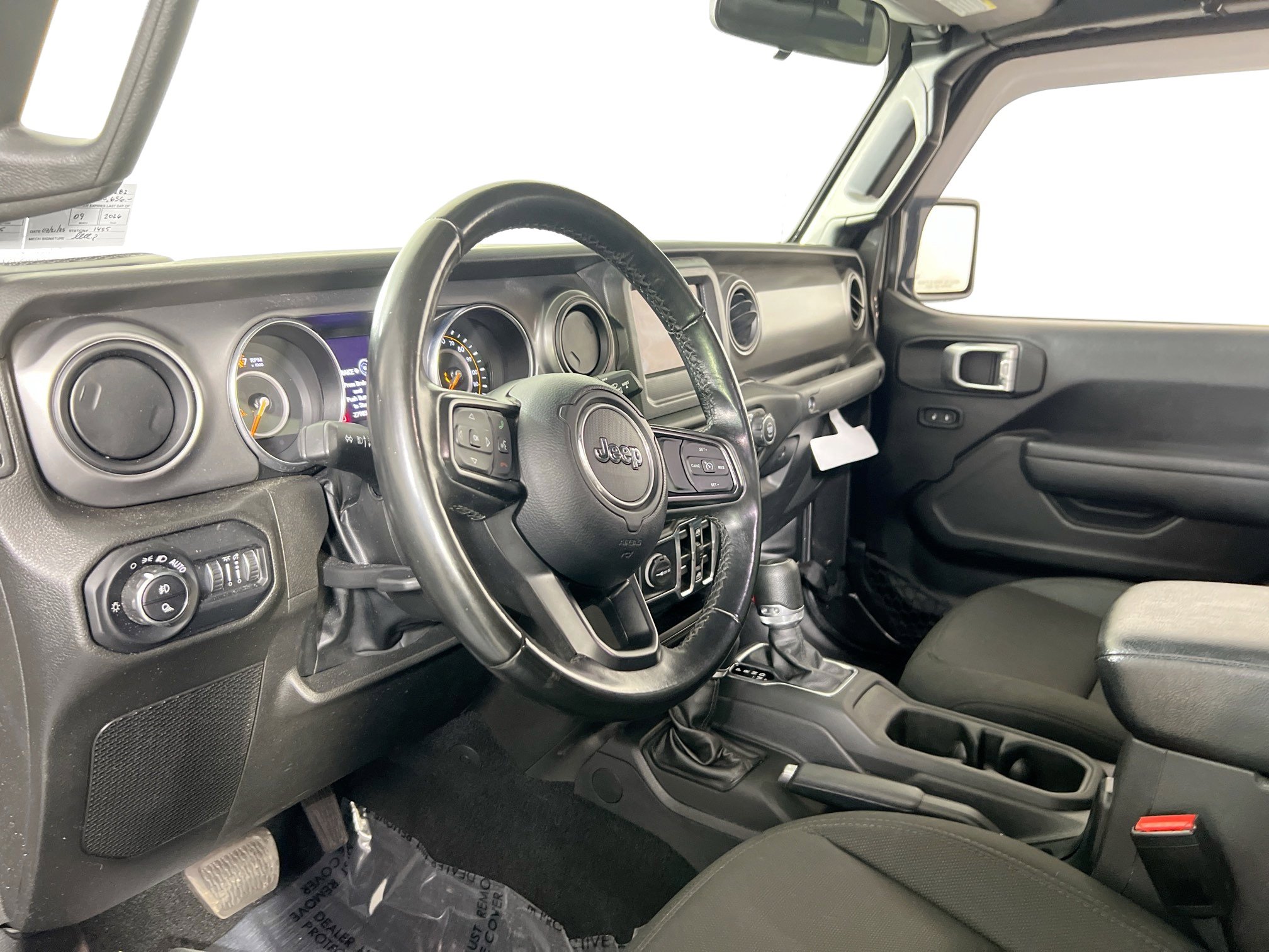 Used 2022 Jeep Gladiator Willys AWD/4WD image 9