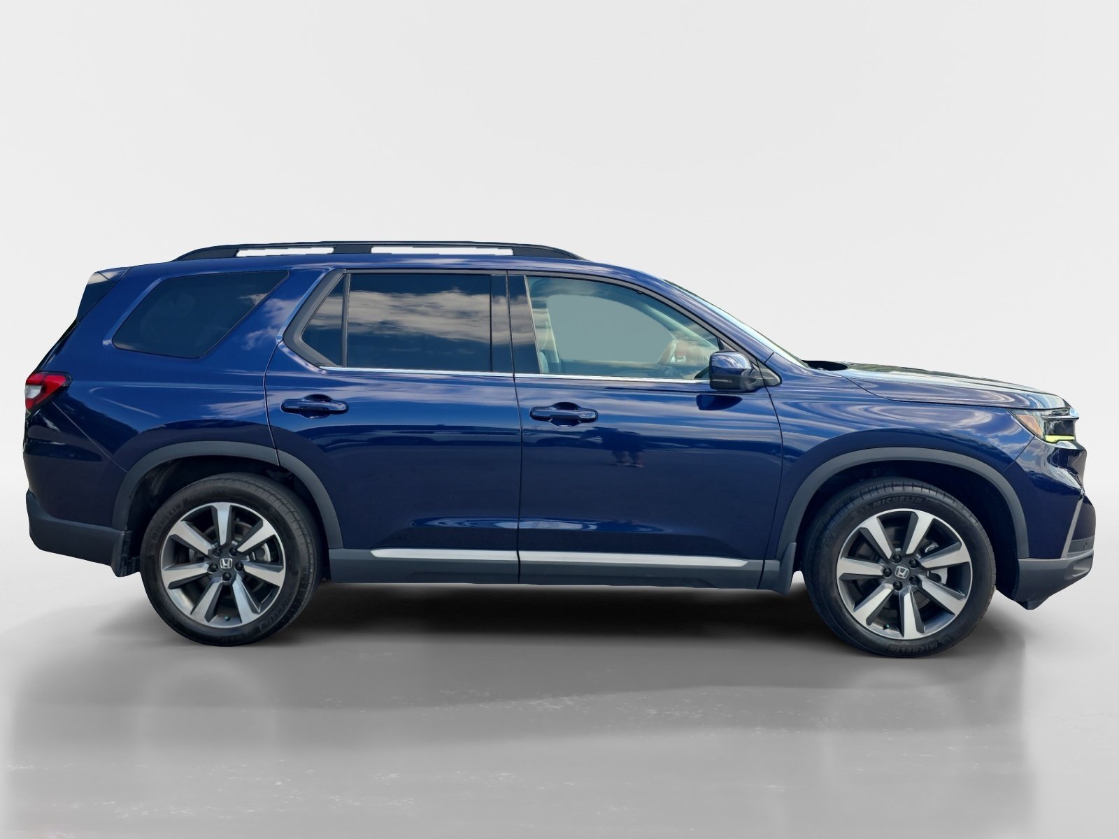 Used 2023 Honda Pilot Touring image 7
