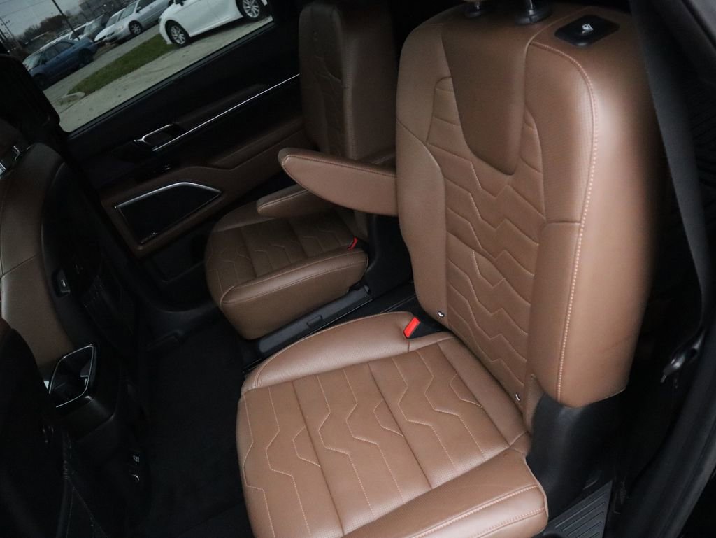 Used 2022 Kia Telluride SX w/ SX Prestige Package image 16