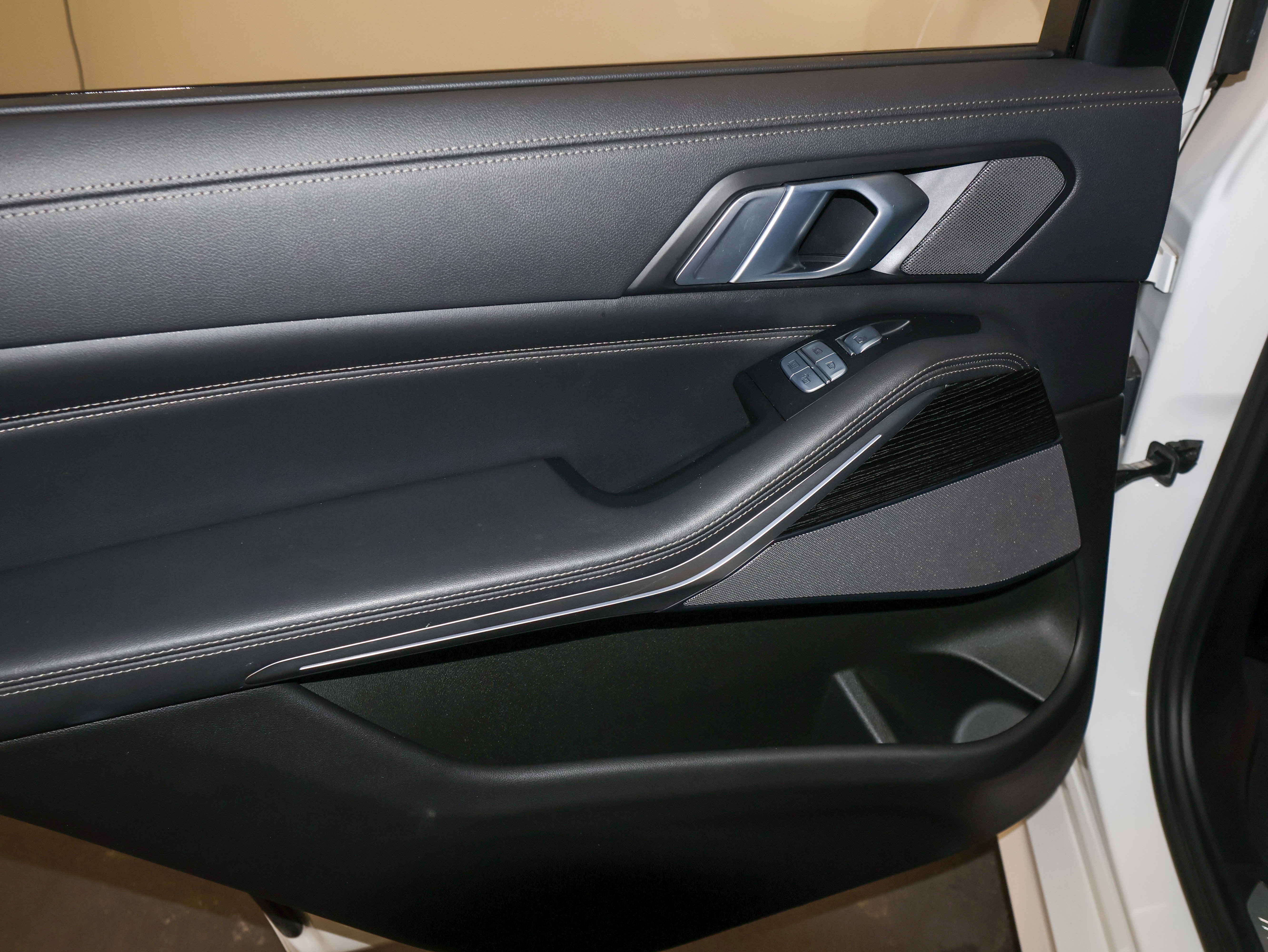 Used 2021 BMW X7 M50i image 32