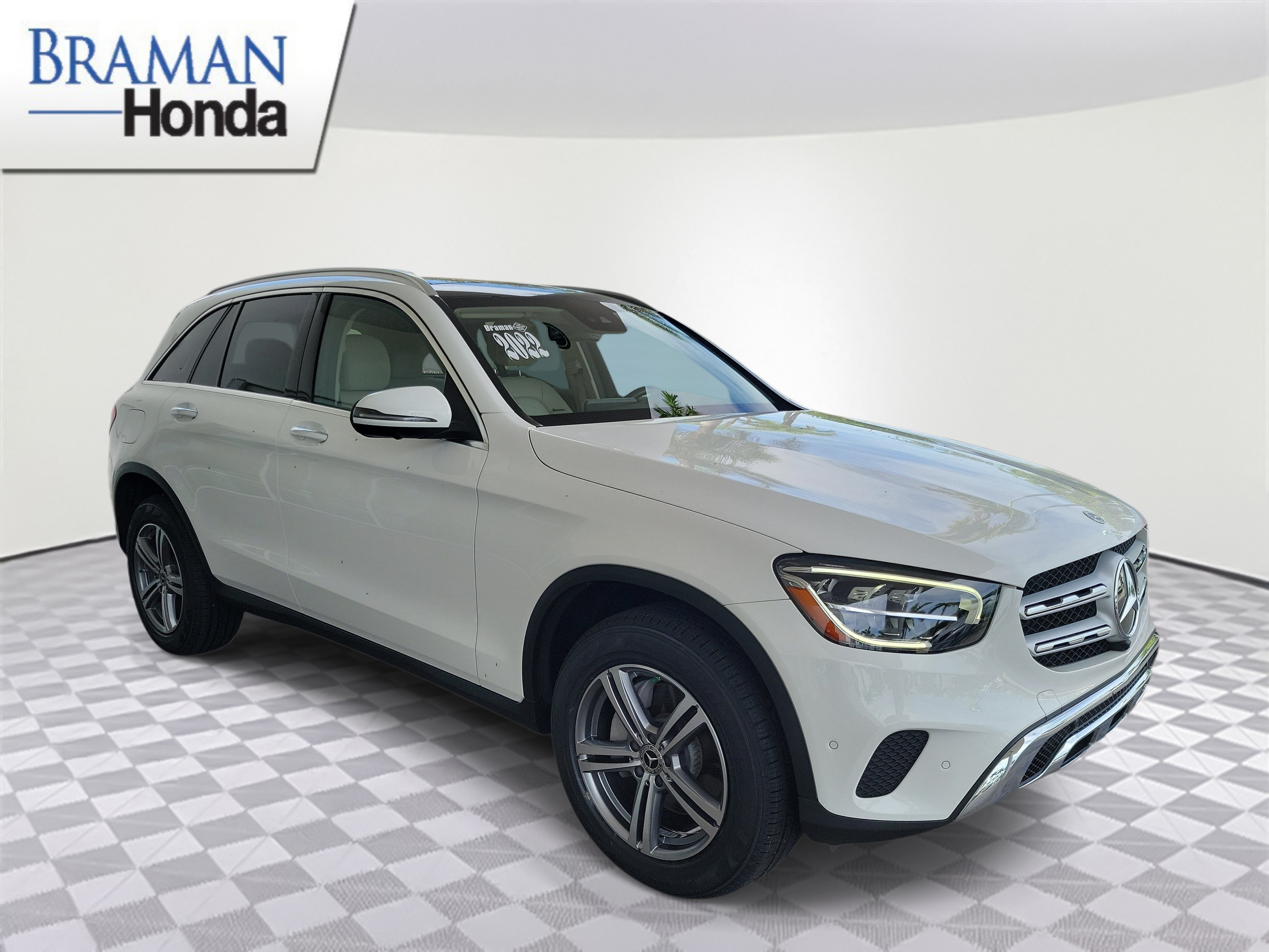 Used 2022 Mercedes-Benz GLC 300 image 2