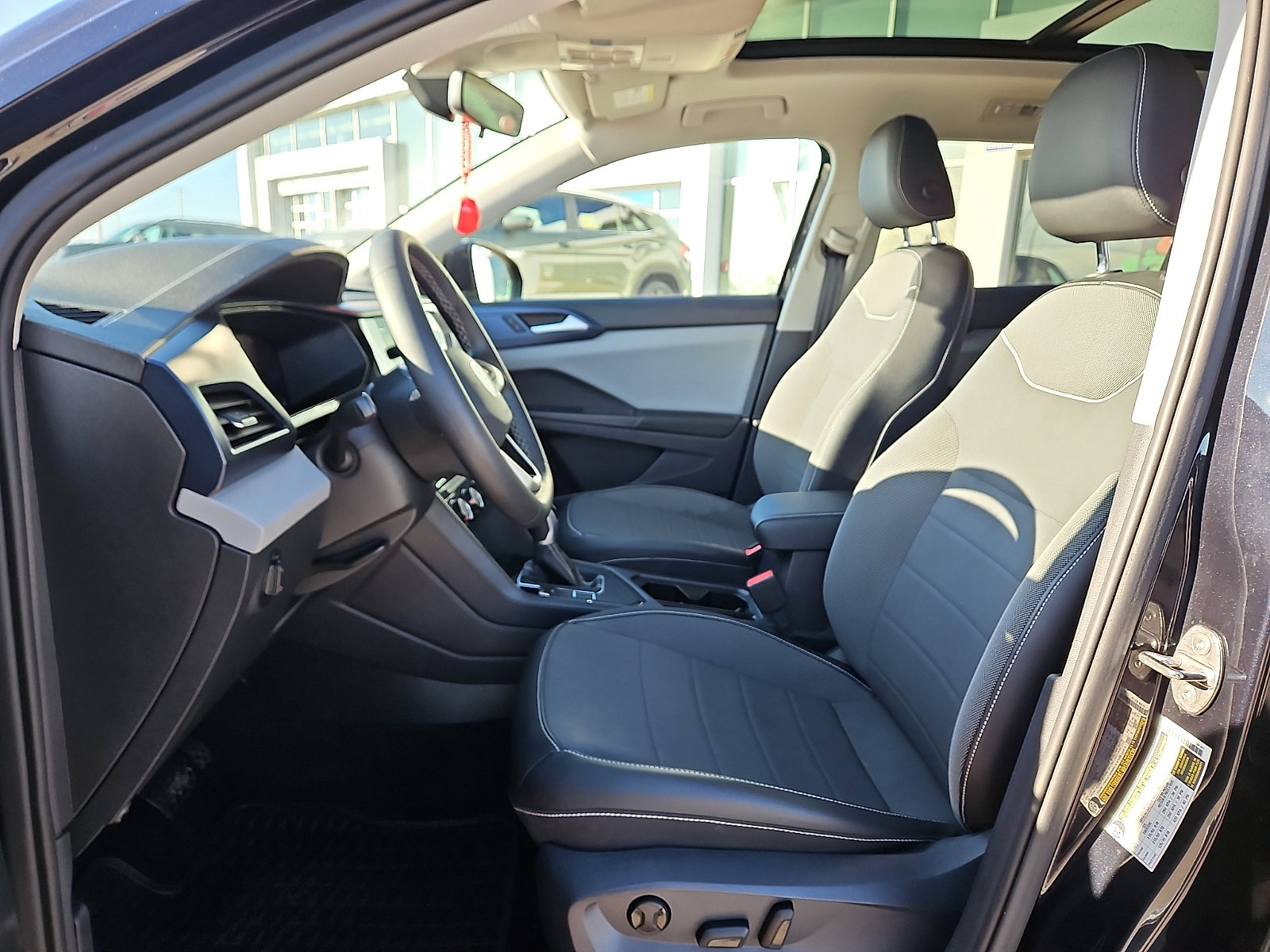 Certified 2023 Volkswagen Taos SE image 9