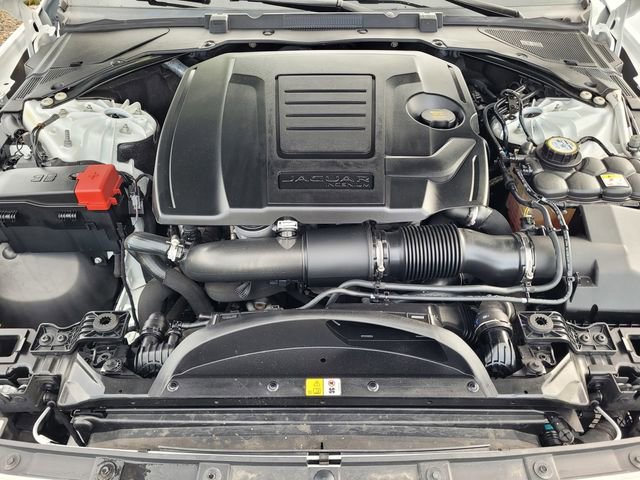 Used 2020 Jaguar XE S RWD image 27