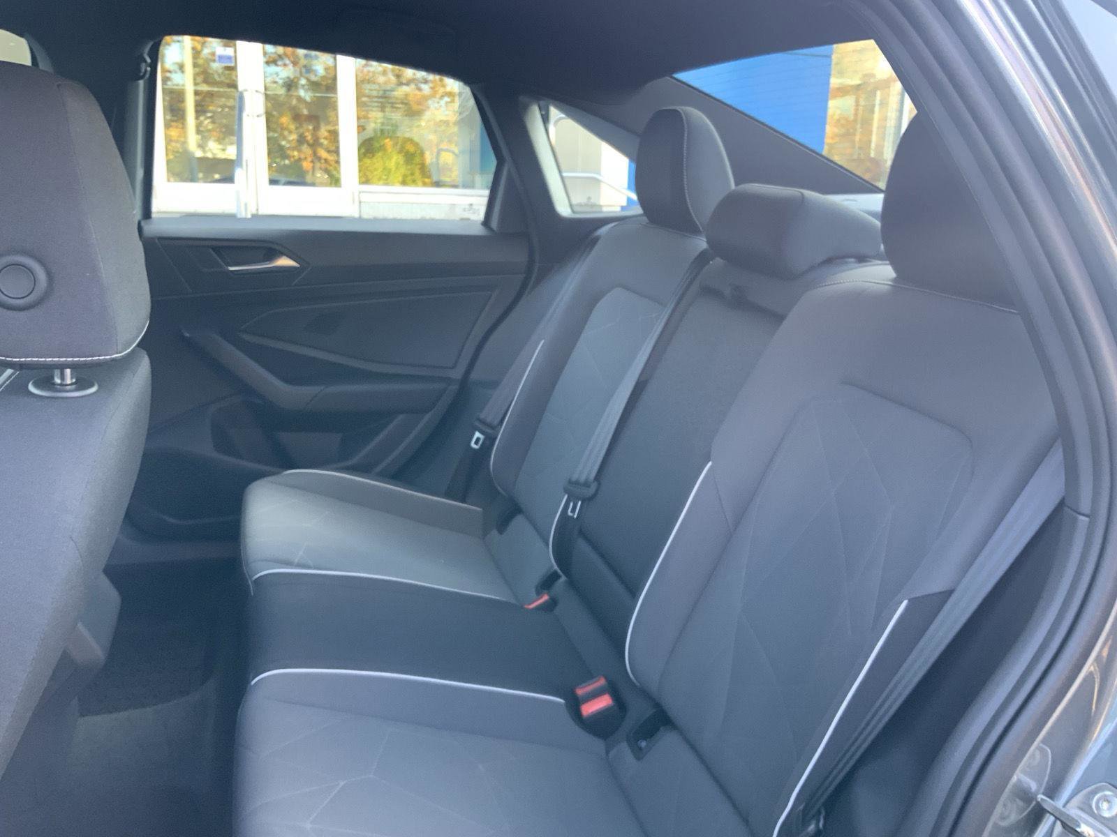 Used 2025 Volkswagen Jetta Sport image 11