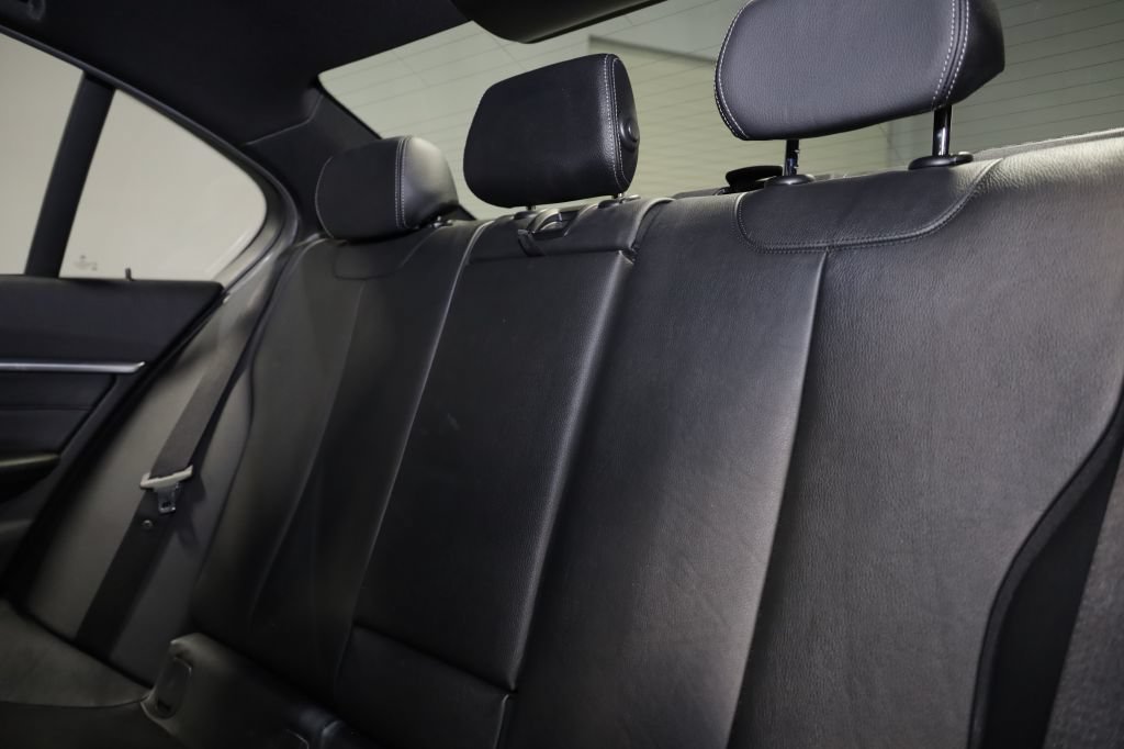 Used 2017 BMW 330e w/ Technology Package RWD image 22