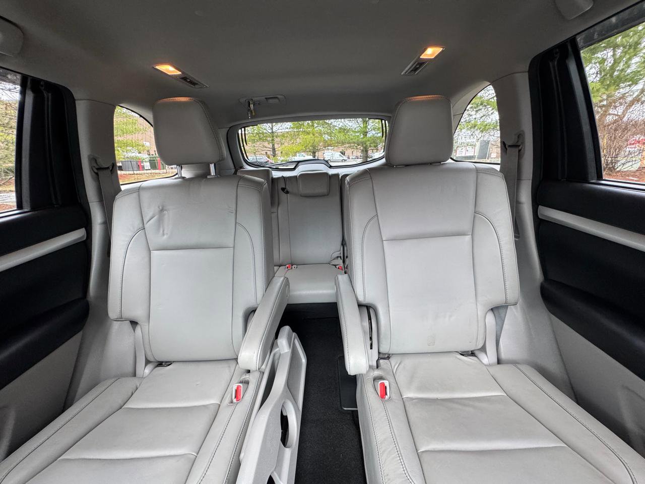 Used 2018 Toyota Highlander XLE image 16