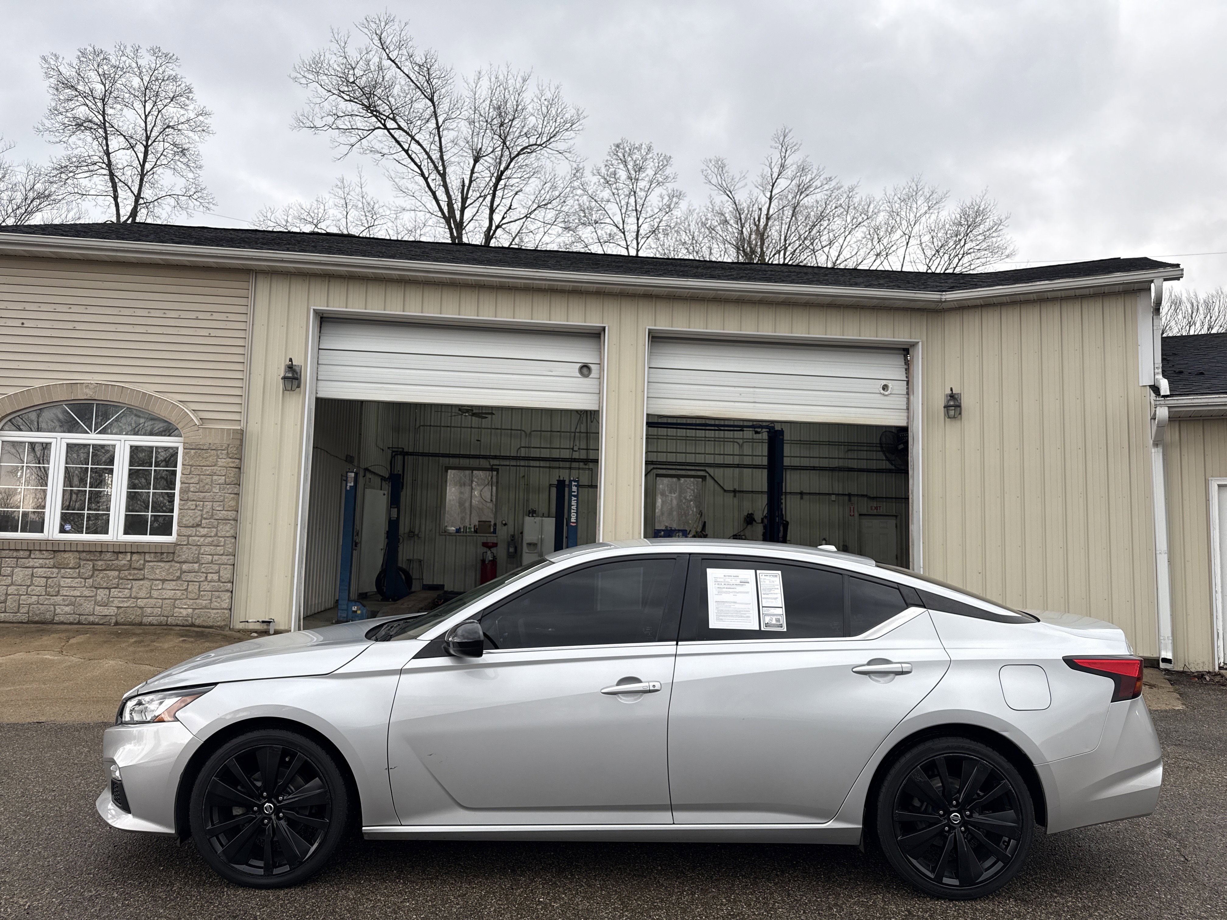 Used 2021 Nissan Altima 2.5 SR FWD image 4