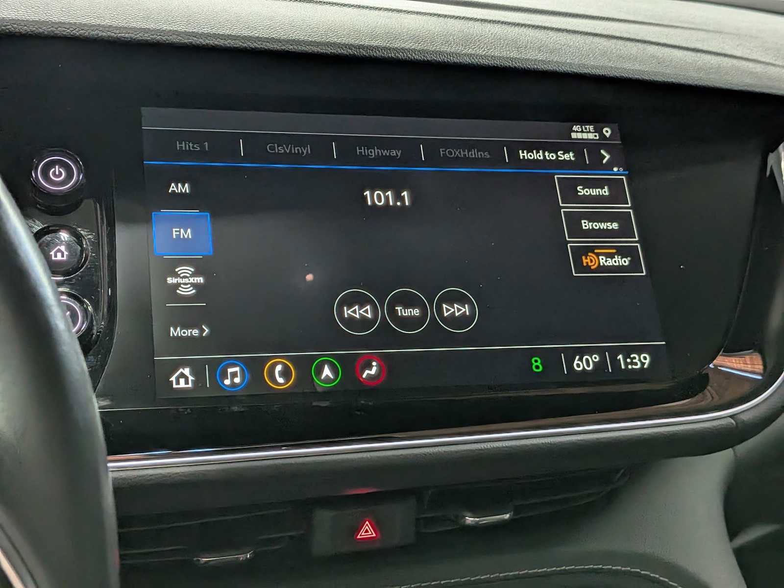 Used 2022 Buick Envision Avenir w/ Technology Package II image 32