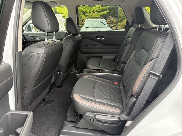 New 2026 Nissan Pathfinder Platinum AWD/4WD image 24