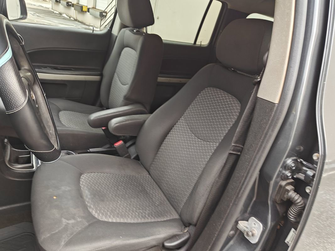 Used 2011 Chevrolet HHR LS image 12