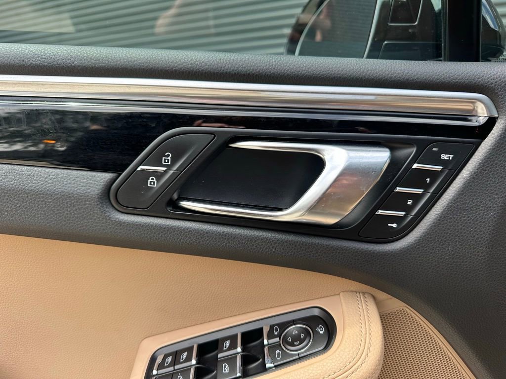 Certified 2023 Porsche Macan AWD/4WD image 20