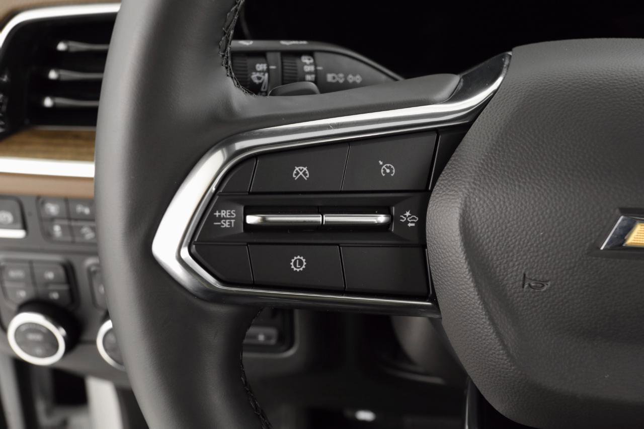 Used 2025 Chevrolet Suburban High Country image 16