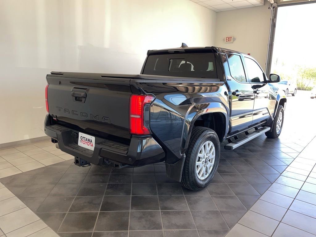 Used 2024 Toyota Tacoma SR5 AWD/4WD image 5