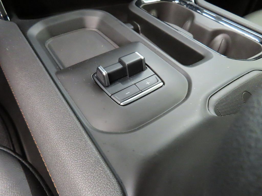 Used 2025 GMC Sierra 3500 AT4 w/ AT4 Premium Plus Package image 72