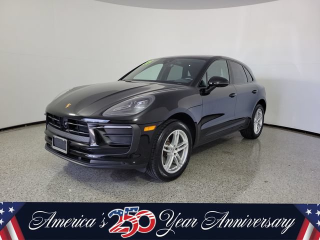 Used 2025 Porsche Macan AWD/4WD image 32