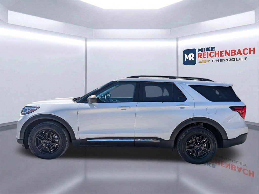 Used 2025 Ford Explorer Active AWD/4WD image 7
