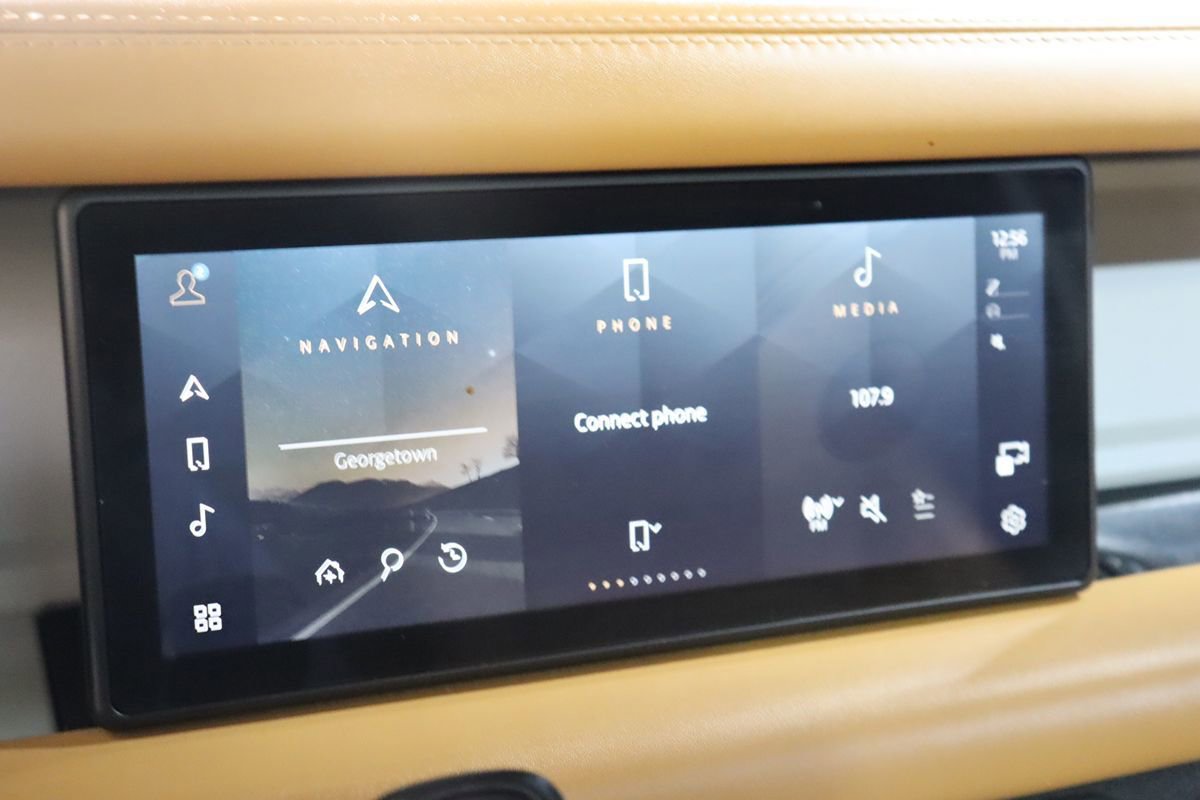Used 2023 Land Rover Defender 90 SE AWD/4WD image 40