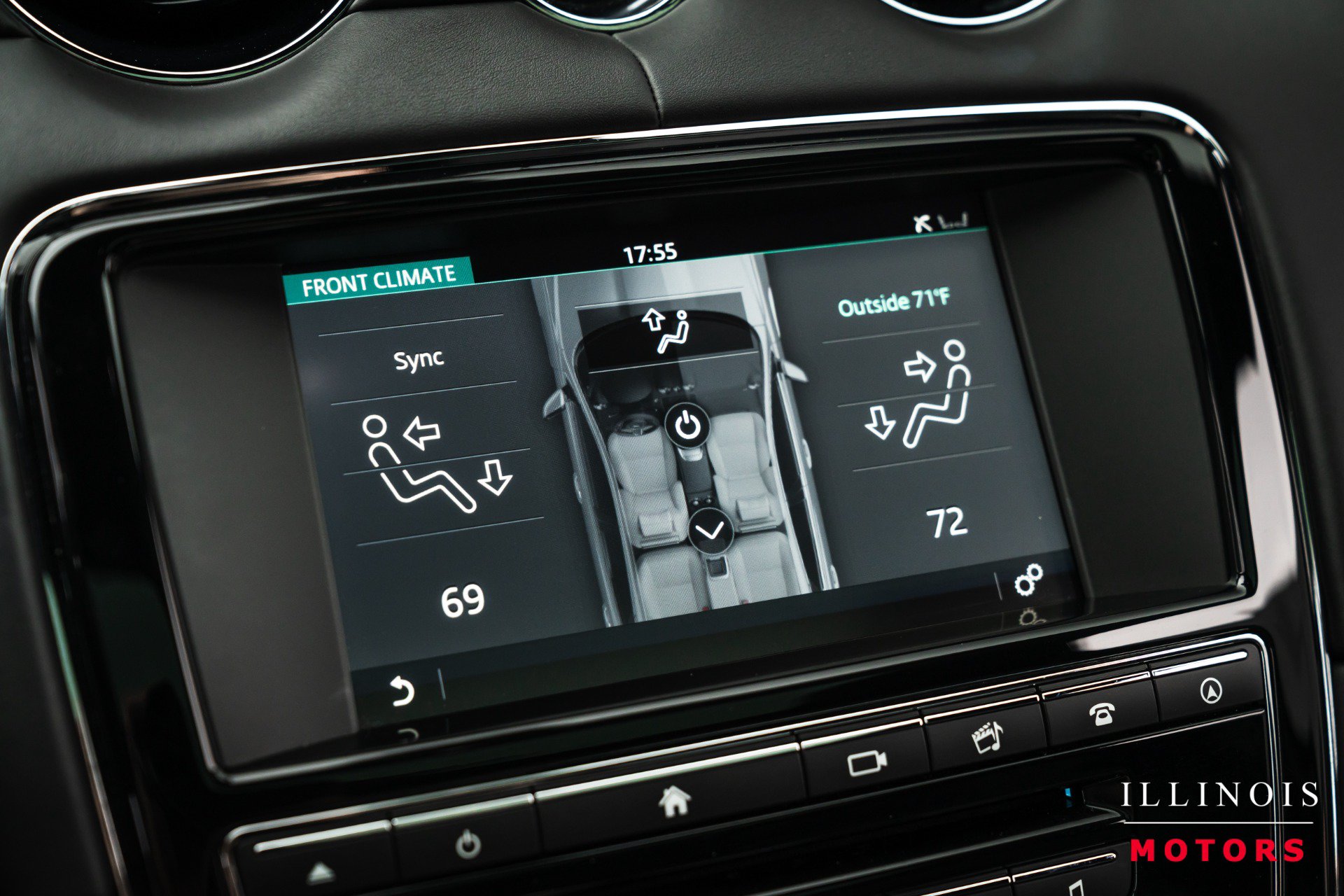 Used 2017 Jaguar XJ R RWD image 24