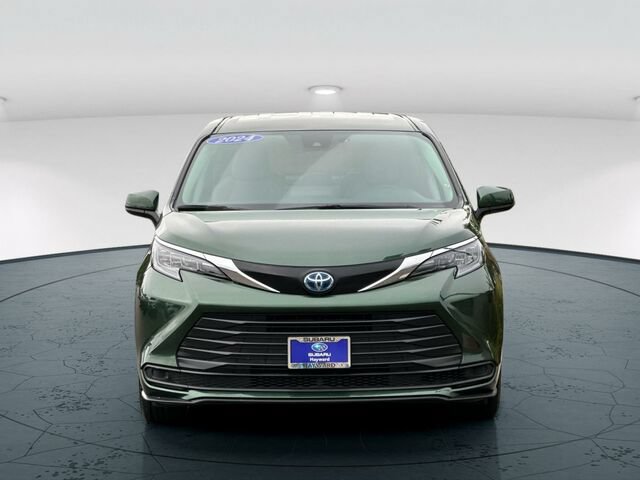 Used 2024 Toyota Sienna LE AWD/4WD image 9