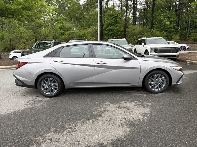 Certified 2025 Hyundai Elantra Hybrid w/ Cargo Package FWD image 8