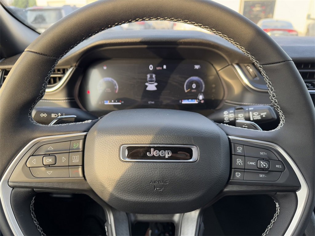 New 2025 Jeep Grand Cherokee Laredo w/ Luxury Tech Group I image 23