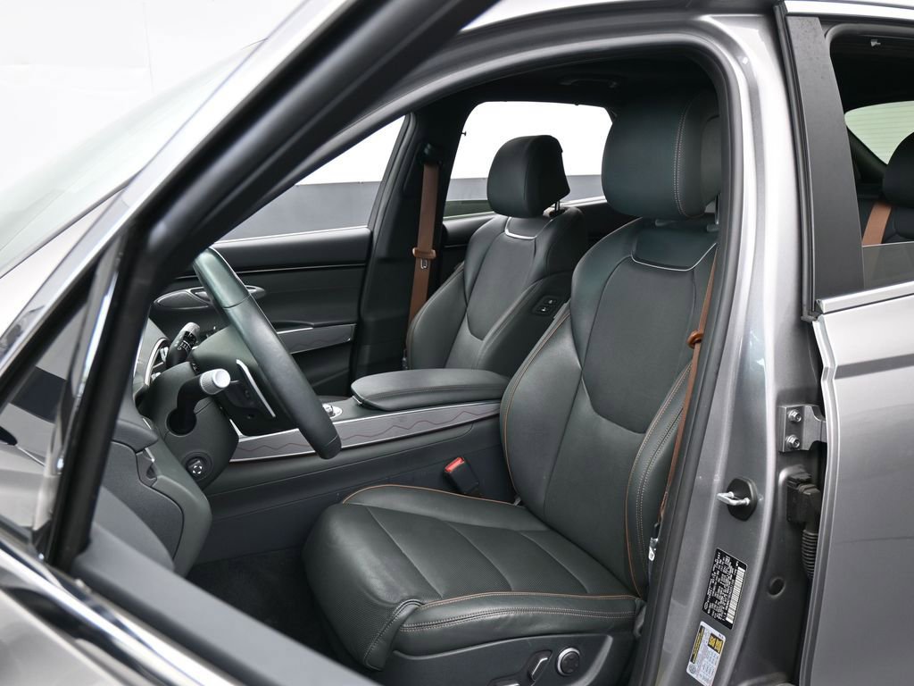 Used 2022 Genesis GV70 2.5T w/ Advanced Package image 10