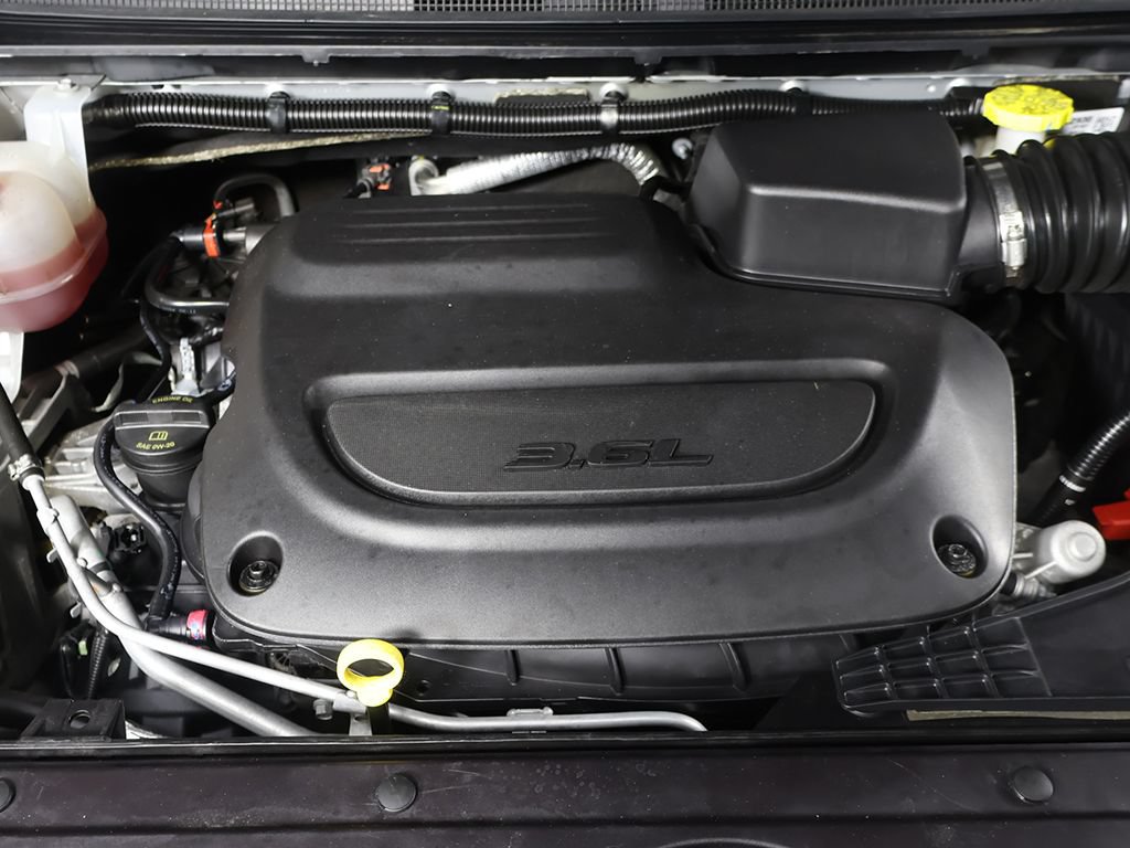 Used 2024 Chrysler Pacifica Touring-L FWD image 22