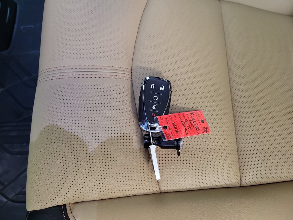 Used 2024 Chevrolet Equinox Premier w/ LPO, Floor Liner Package FWD image 27