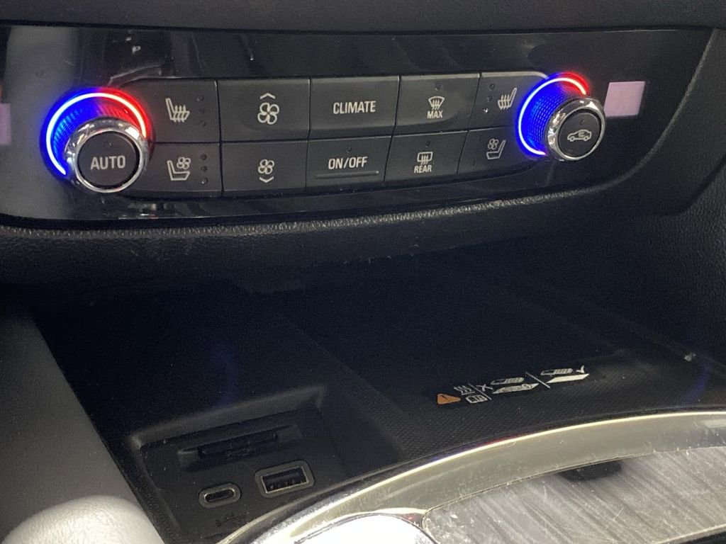 Used 2024 Buick Enclave Premium image 17