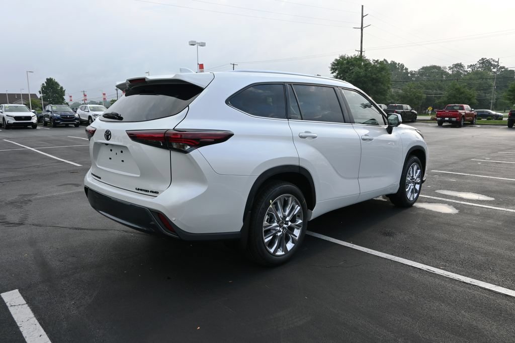 New 2026 Toyota Highlander Limited AWD/4WD image 10