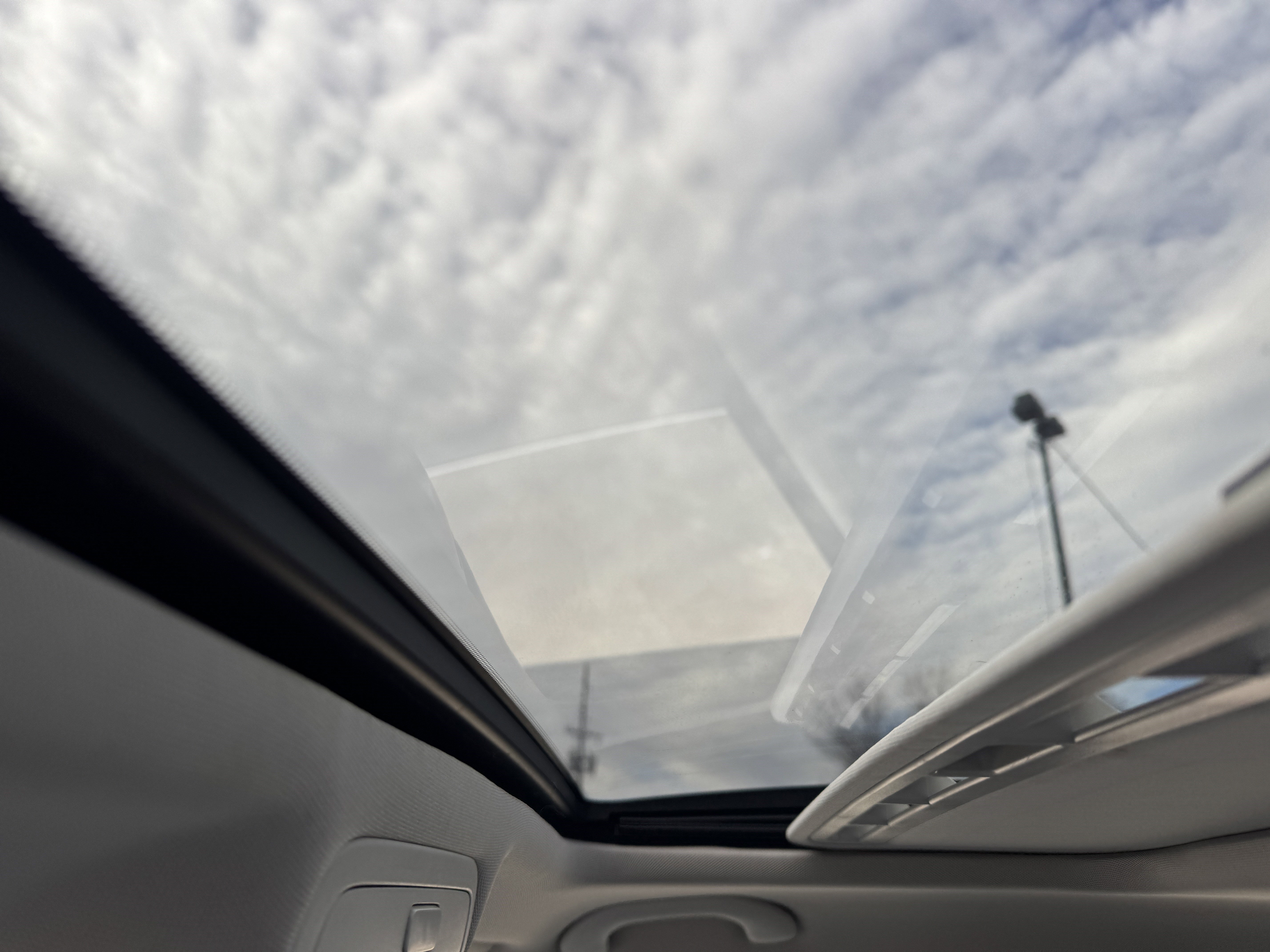 Used 2014 Volkswagen Passat TDI SEL Premium image 32