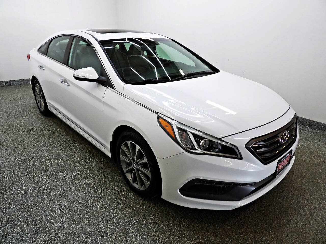 Used 2017 Hyundai Sonata Limited w/ Cargo Package FWD image 3