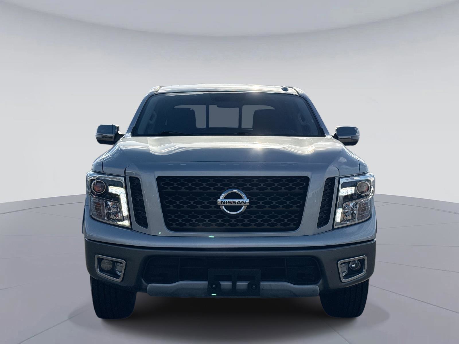 Used 2019 Nissan Titan PRO-4X image 9