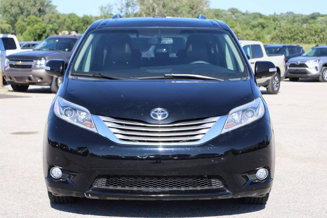 Used 2017 Toyota Sienna Limited AWD/4WD image 5