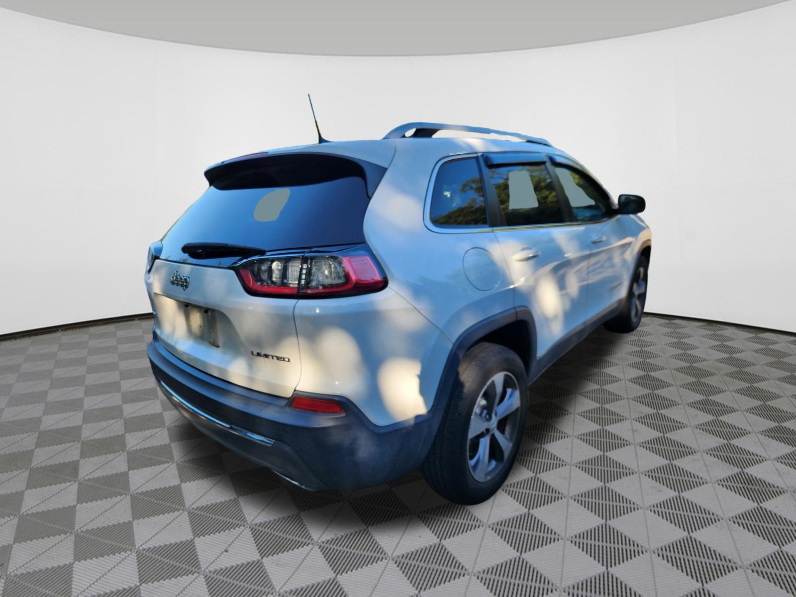 Used 2019 Jeep Cherokee Limited AWD/4WD image 4