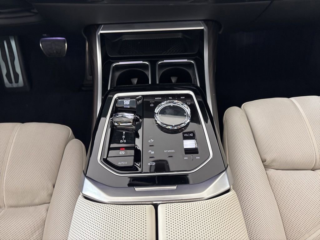 Used 2024 BMW 760i xDrive w/ Executive Package image 25