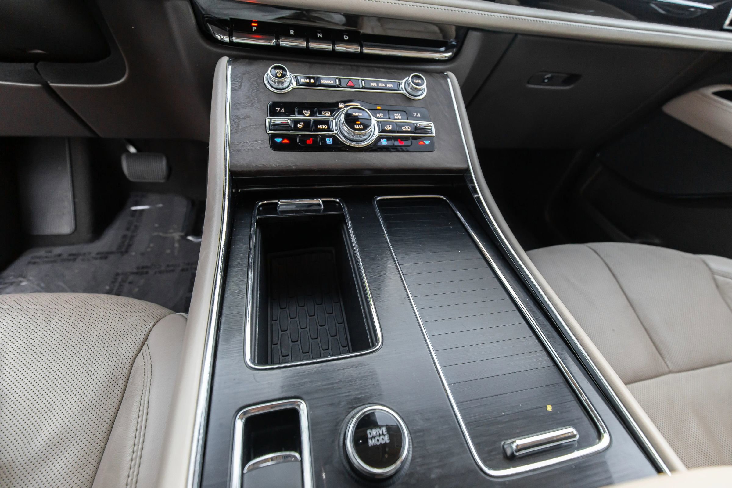 Used 2020 Lincoln Aviator Reserve w/ Equipment Group 201A image 22