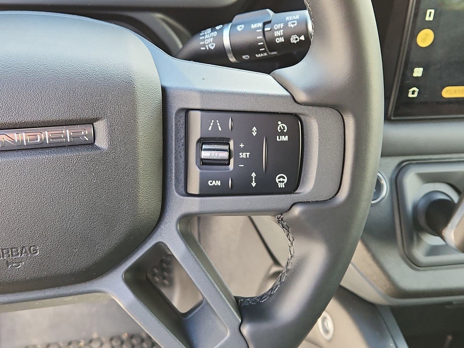 Used 2025 Land Rover Defender 90 S image 19