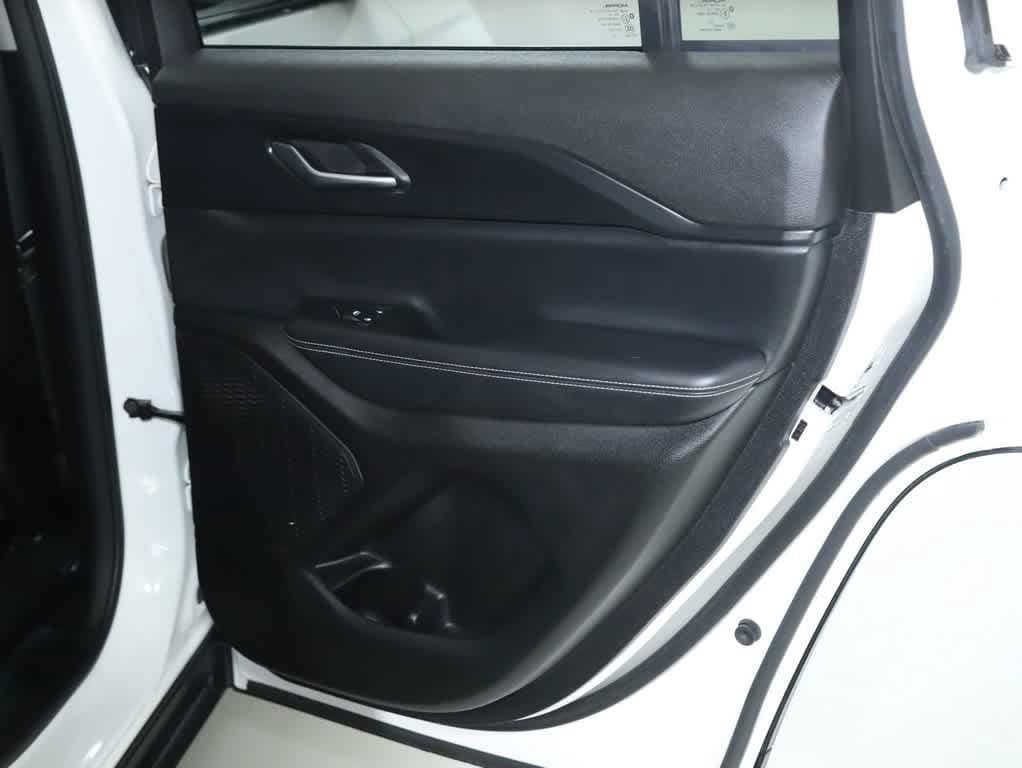 Used 2023 Jeep Grand Cherokee Laredo AWD/4WD image 32
