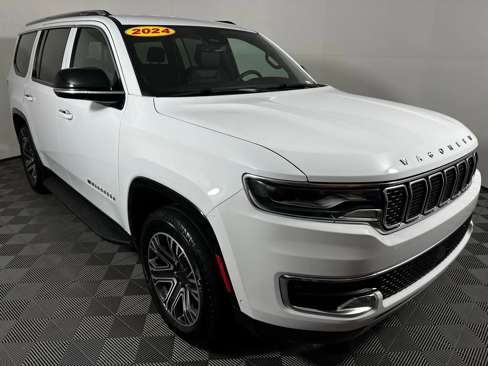 Used 2024 Jeep Wagoneer Series II w/ Flexible Seating Group image 3