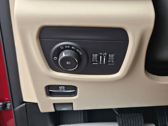 New 2025 Jeep Grand Cherokee Limited w/ Luxury Tech Group II RWD image 30