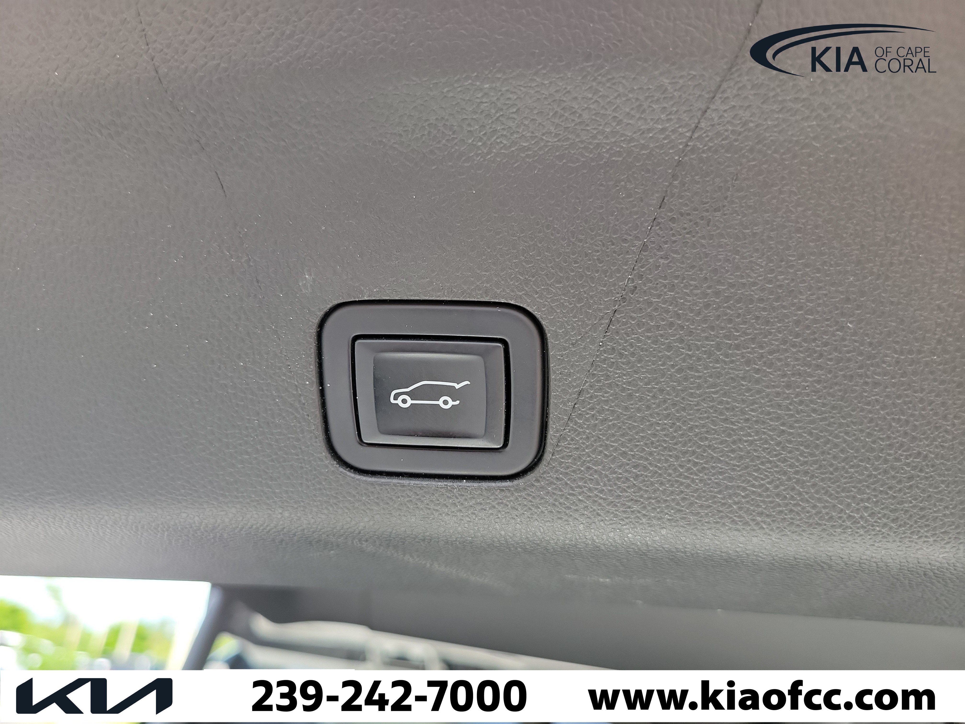 Used 2022 Chevrolet Suburban High Country RWD image 12
